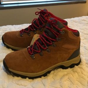 BearPaw Hayden Stylish Hiking Boots